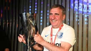E oficial! Transferul bombă a fost realizat de Gică Hagi: românul, prezentat de Betis Sevilla