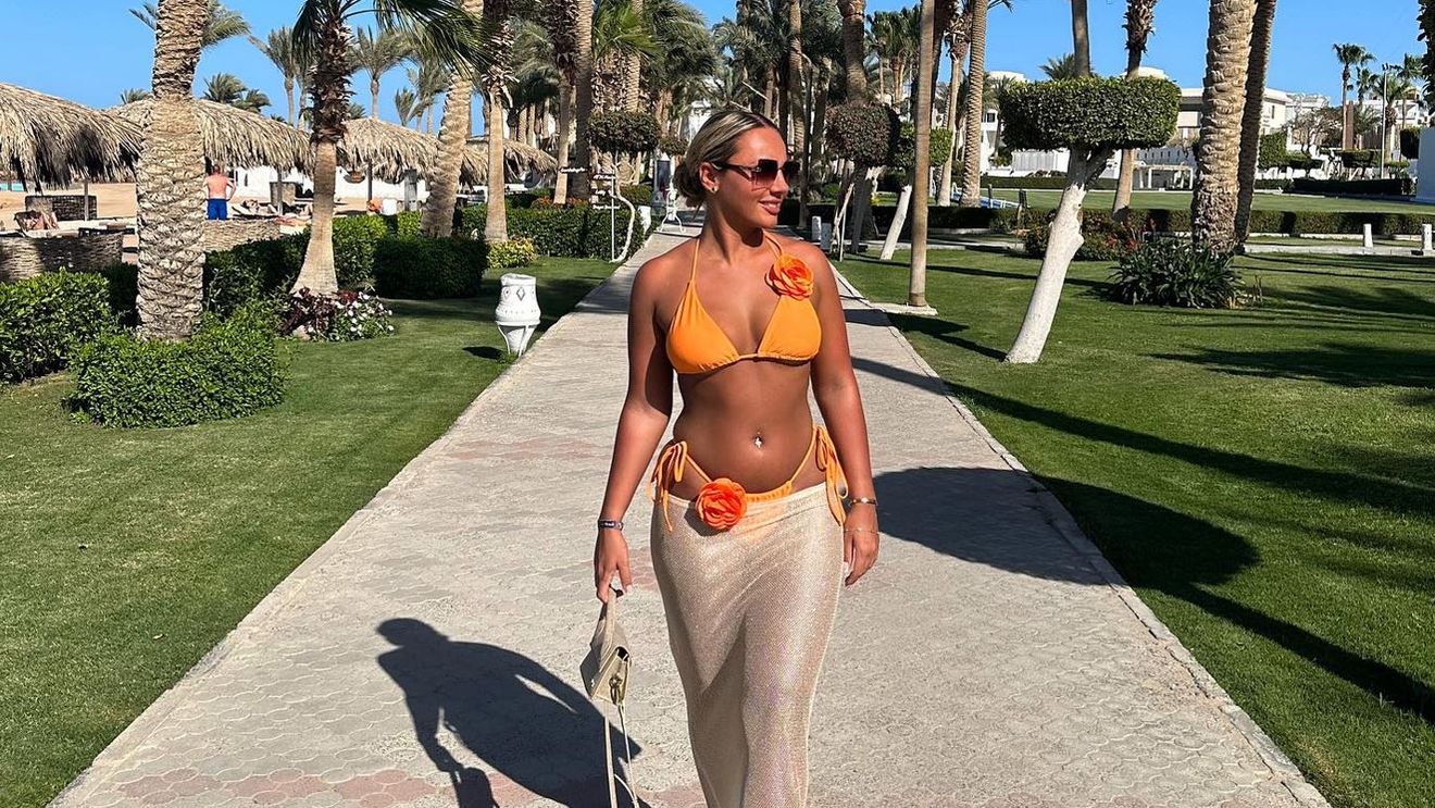 Milionarul din fotbal și-a înșelat partenera cu o vedetă de la Insula Iubirii, iar apoi i-a cumpărat un Audi de 48.000 de euro pentru a fi iertat