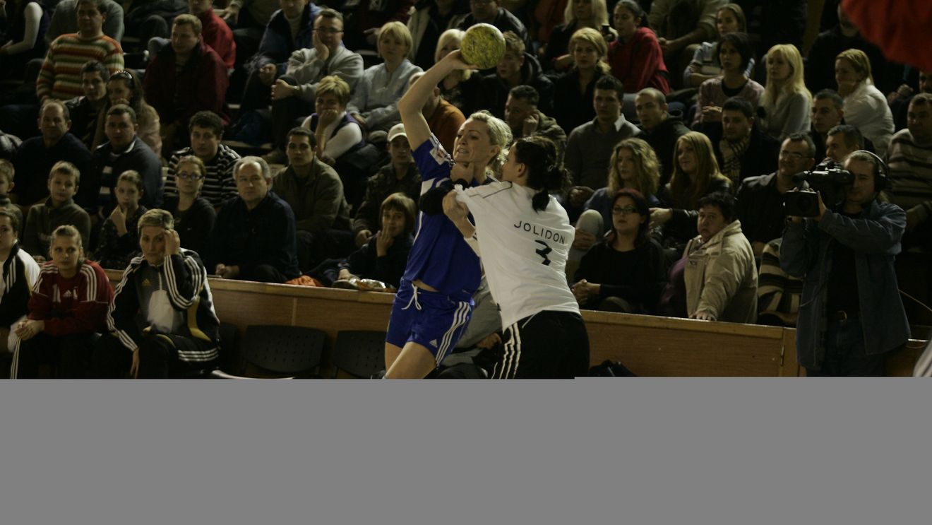 Campioana de la handbal primește de 170 de ori mai puțin decât cea de la fotbal!