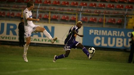 Kamara, la Pandurii!**