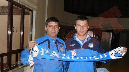 FOTO** Ungurușan a semnat cu Pandurii! Grigoraș e încântat: "Are calitate"