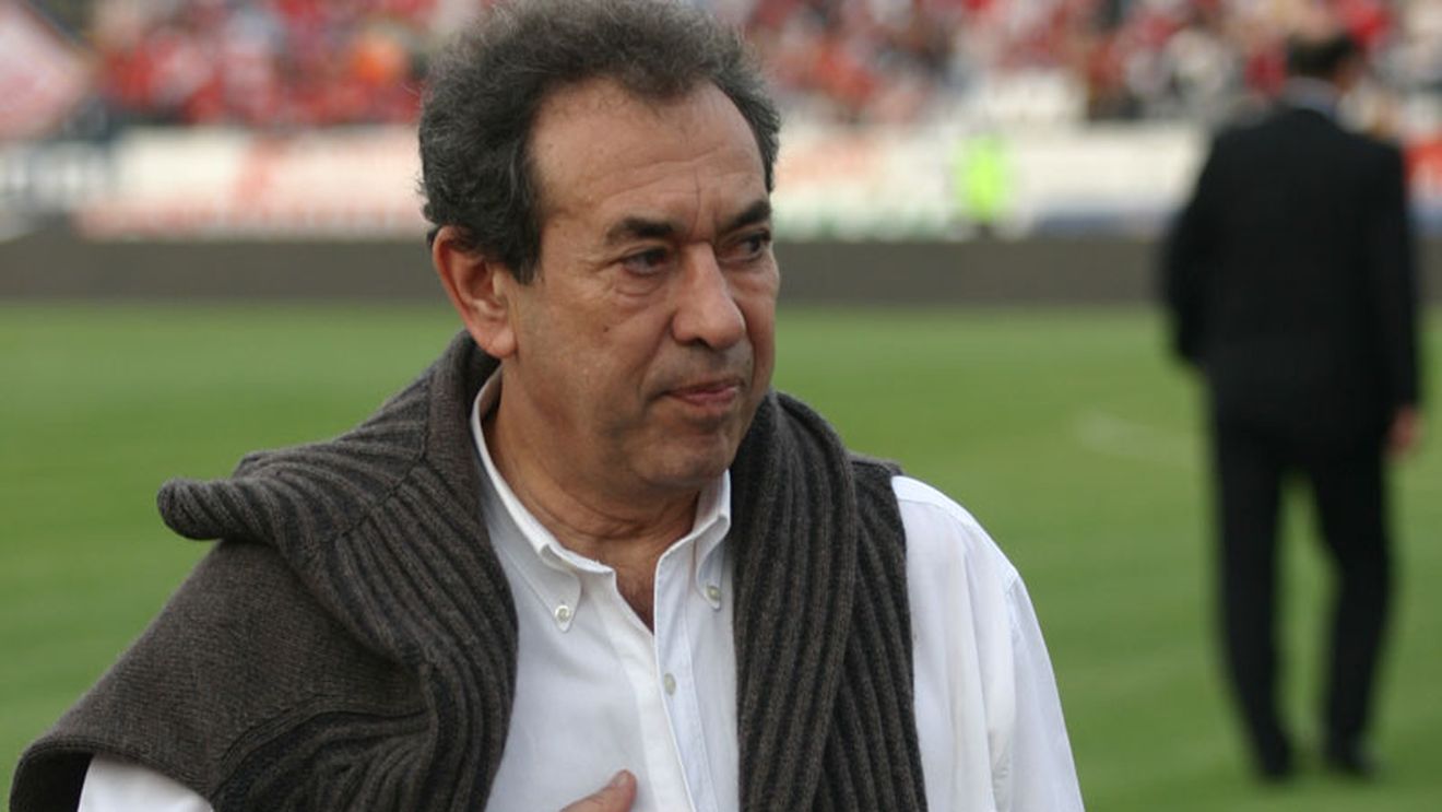 "Noi jucăm singuri, ceilalți joacă împreună"