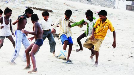 Prietenii mei, "extratereștrii"!** Barcelona și-a deschis școli de fotbal până și în India