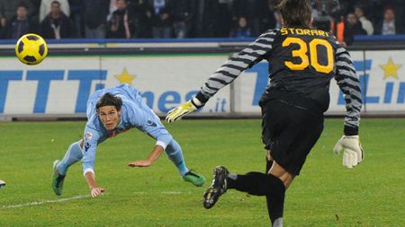 INCREDIBIL!** Cavani marchează precum un scorpion! Vezi ce nu s-a văzut în direct!