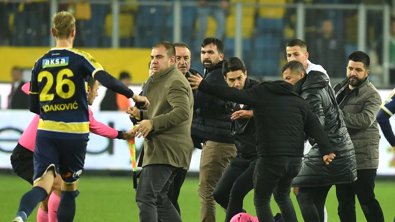 Recep Erdogan intervine în forță și spulberă tot în fotbalul din Turcia, după ce un milionar a bătut arbitrul pe teren! Reacție dură a președintelui țării