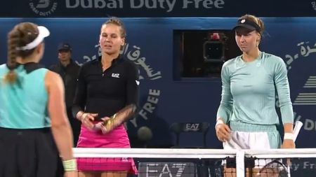 Gestul controversat făcut de ucraineanca de pe locul 10 WTA, când adversarele din Rusia o așteptau la fileu pentru tradiționalul salut | VIDEO