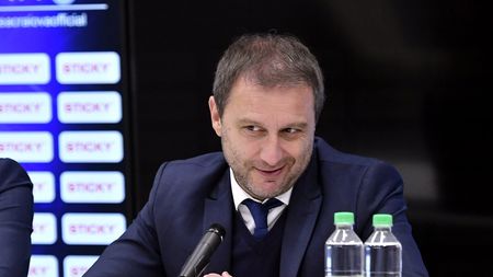 A izbucnit în direct după ce Mangia a fost prezentat oficial: ”Eu îi dădeam un pumn în gură, ești nebun la cap?! Îl distrug”