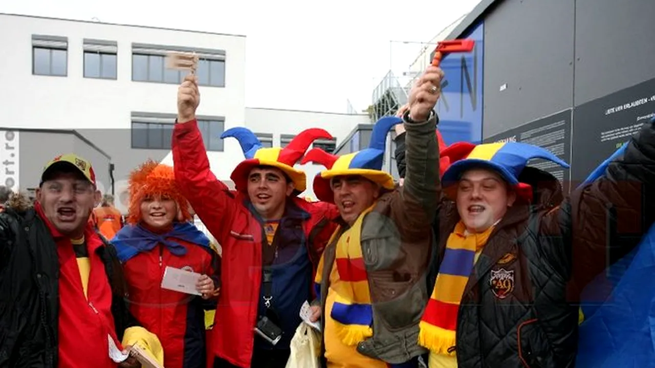 Fanii naționalei i-au cerut demisia lui Pițurcă și au huiduit tricolorii