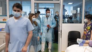 Acțiune emoționantă a jucătorilor de la FCSB la Spitalul Marie Curie: „M-au impresionat dincolo de cuvinte cu inima lor mare, respectul și smerenia” | FOTO și VIDEO