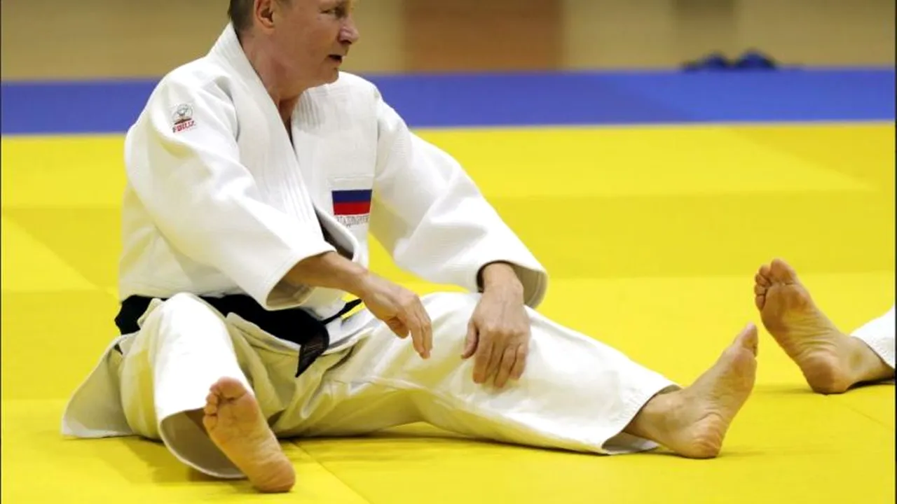 VIDEO | Cel mai puternic om din lume, pus la pământ de o tânără judoka! Vladimir Putin s-a rănit la un deget și a avut nevoie de prim ajutor
