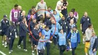 Accidentare șocantă în timp ce sărbătorea calificarea cu Mexic! Fotbalistul Angliei, scos cu masca de oxigen, pe targă: „E la spital!”