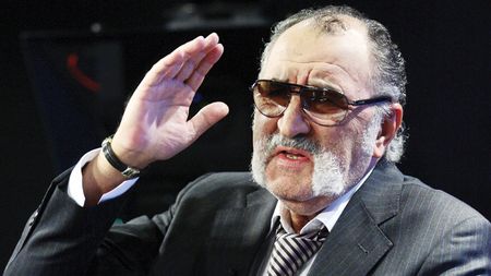 "Titi" Țiriac**  a dat cu Secu'