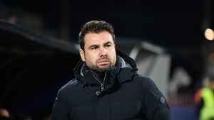 S-a aflat motivul pentru care Adrian Mutu nu a devenit încă antrenorul Petrolului: ce a solicitat „Briliantul” conducerii „lupilor galbeni”