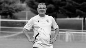Ultima discuție pe care Constantin Covaciu, maseurul lui Dinamo care a murit în accident, a avut-o cu prietenul care se afla lângă el în microbuz: „Hai, mă, Tomiță, că avem de trăit! Ce dracu’, nu prindem noi 80 de ani?”. EXCLUSIV
