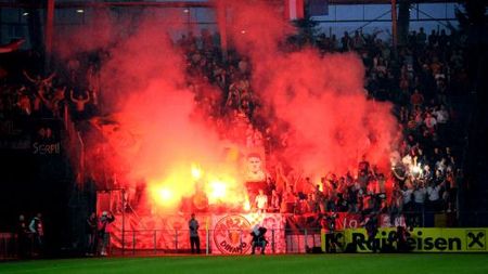 Fanii "câinilor" au provocat incidente la stadion