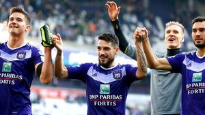 Nicolae Stanciu, una dintre marile dezamăgiri din istoria recentă a lui Anderlecht, concluzionează presa din Belgia. Cum încearcă formația din Bruxelles să-și schimbe strategia de transferuri