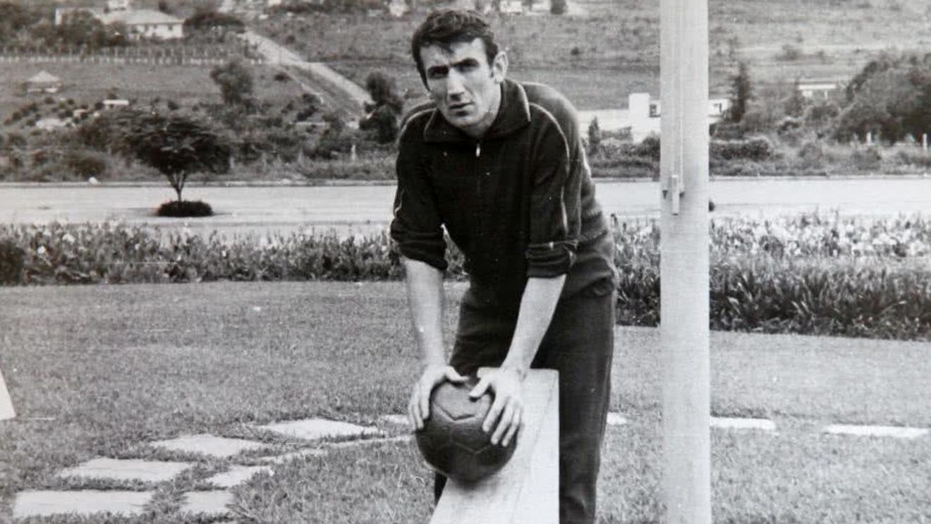 A murit unul dintre simbolurile Stelei, Bujor Hălmăgeanu. Fostul fundaș avea 77 de ani 