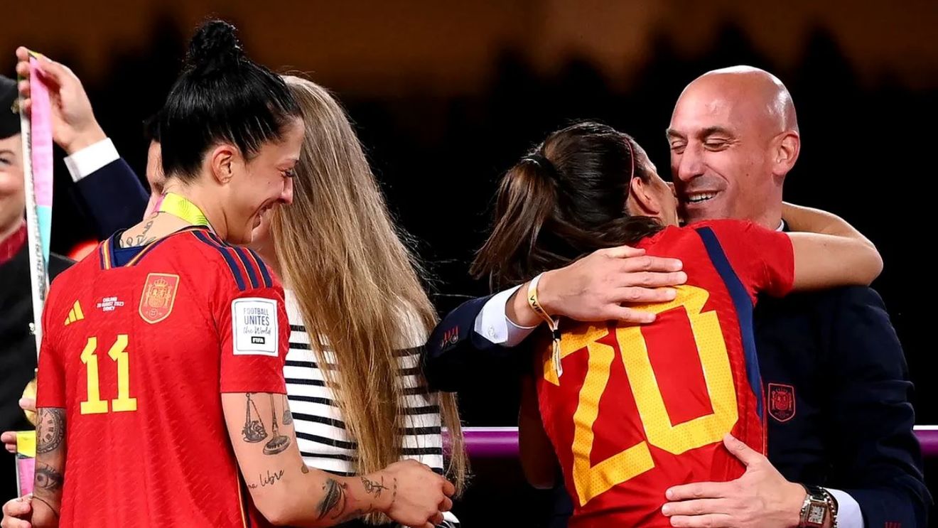 Federația de Fotbal din Spania, gata să părăsească UEFA dacă Luis Rubiales va fi demis din funcție! Scandalul capătă proporții uriașe: mama oficialului a intrat în greva foamei!