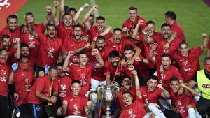 Fostul atacant de la FCSB a revenit în Superliga! A semnat pe un sezon și fost prezentat oficial