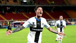 Transferul lui Dennis Man la Borussia Dortmund, sabotat de Parma! Ce a făcut antrenorul la meciul în care scouterii nemților au venit special pentru român