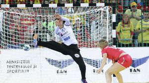 Tomas Ryde a remarcat progresul fantastic al Denisei Dedu, de la „intra la câte un 7 metri" la „un portar de top mondial". Selecționerul nu a uitat de experiența „Angola". Programul Trofeului Carpați și unde se vede turneul