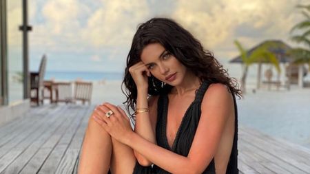 Cristina Ich, imagini într-un costum de baie spectaculos! Nora lui Victor Pițurcă a demonstrat din nou de ce e considerată de mulți cea mai frumoasă femeie din România. GALERIE FOTO