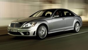 Balotelli lovește din nou... și din vacanță! Cu cât conducea într-o zonă cu limită de 30km/h!