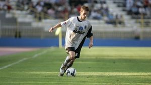 Poli vrea un fost jucător de fotbal în sală!