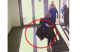 Arsenal de arme albe găsite după derby-ul Craiovei! Cum a introdus staff-ul echipei lui Adrian Mititelu bâtele pe stadion | VIDEO