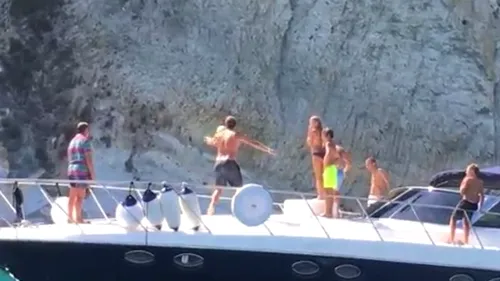 VIDEO | Încă o demonstrație de talent! Ce a reușit să facă Totti pe o barcă. Filmulețul a devenit viral