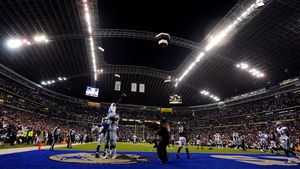 Aproape de tragedie! **Acoperișul unei săli de sport s-a prăbușit peste juniorii de la Dallas Cowboys