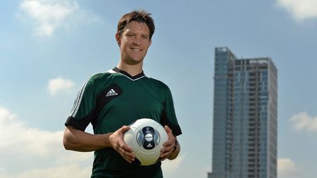 Matej Jug arbitrează Steaua - FC Basel