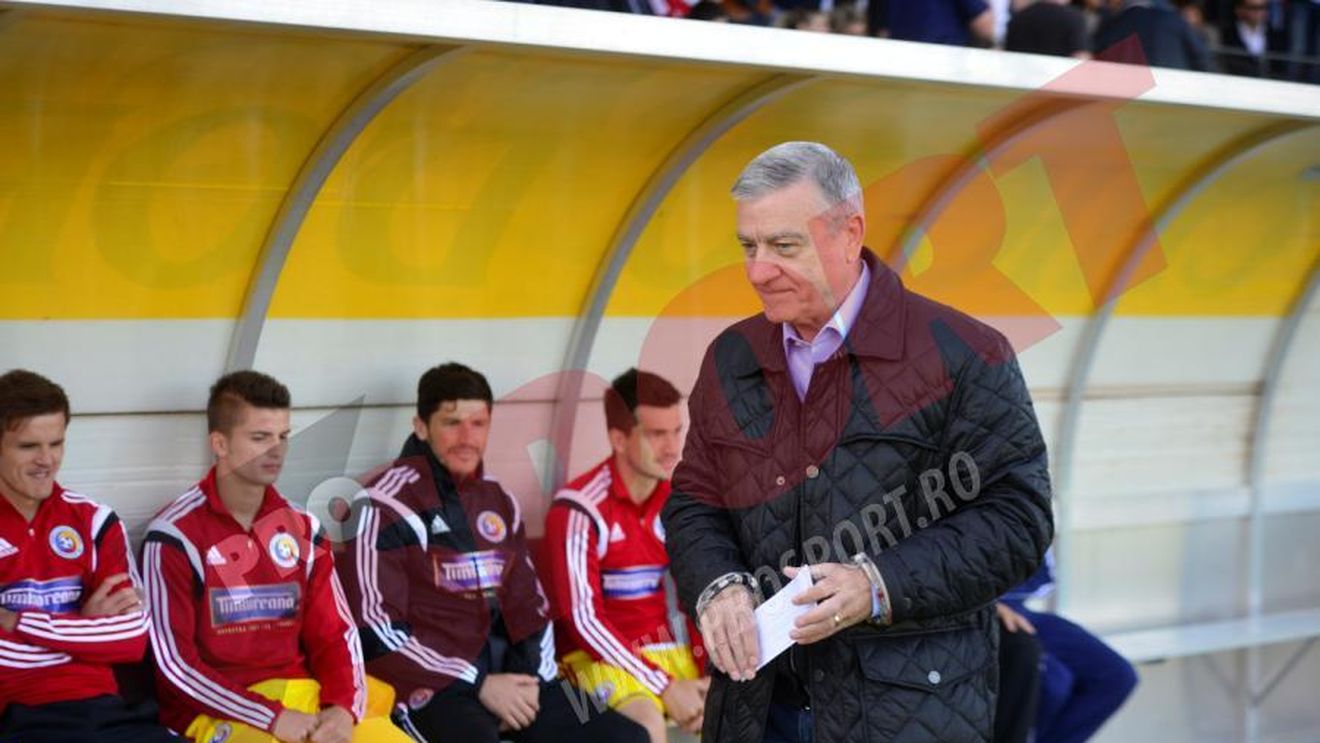 FOTO | Întâlnire de gradul 3 în Elveția. Răzvan Burleanu și Mircea Sandu s-au întâlnit în tribună la meciul cu Albania
