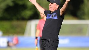 Hagi a reacționat nervos la ultima conferință de presă, înainte de meciul cu Dinamo: "Se dorește ca Viitorul să meargă în jos". Conducerea clubului nu a fost ocolită de cuvintele patronului