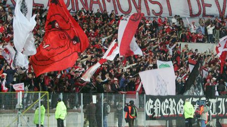 Oficialii sechestrați pe stadion