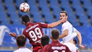 Liga 1 se reia azi după o pauză de doar 16 zile. Când a mai început sezonul atât de târziu și ce fotbaliști au cele mai multe prezențe și goluri în istoria campionatului intern