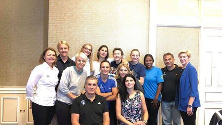 Narcisa Lecușanu a votat pentru o decizie istorică în handbalul mondial: "S-au mărit șansele de calificare și pentru alte națiuni, pentru că până acum lucrurile au fost puțin închise". Culise de la ultimul Consiliu IHF și ambiția Ionelei Stanca