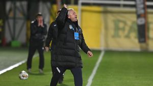 Dan Petrescu n-a câștigat de 3 ani la Craiova. Coincidența care îl sperie și jucătorul de care se teme: "Trebuie să avem mare grijă"