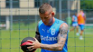 Alex Cicâldău trage tare să revină pe teren: „Asta îmi doresc cel mai mult”. Ce spune despre „dubla” Universităţii Craiova cu FK Sarajevo