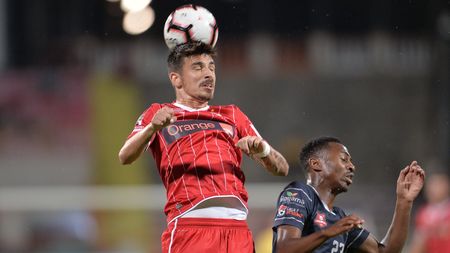 FC Hermannstadt - Dinamo 1-1. "Câinii" își pot lua gândul de la playoff. Mihai Popescu a zguduit transversala în ultima secundă. Cum arată clasamentul