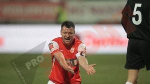 "Meciul ăsta trebuia câștigat! Dacă pleacă Borcea, vin să antrenez gratis"** Rednic vorbește din vacanță de 'haosul' de la Dinamo