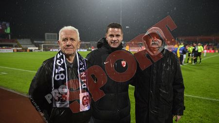 Flavius Stoican, felicitat de "cei mai loiali fani dinamoviști"! FOTO: Ce cadou a primit