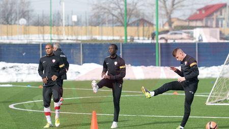 Sărbătoare la Dinamo. "Câinii" l-au felicitat pe Elton, brazilianul le-a cerut drept cadou trei victorii cu Steaua: "Abia aștept să jucăm cu ei"