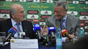Mircea Sandu garantează pentru Blatter: "Demisia are legătură cu corupția de la FIFA. Dar el nu e corupt, câștiga 10 milioane pe an, nu avea nevoie de un milion pentru a sprijini o candidatură"