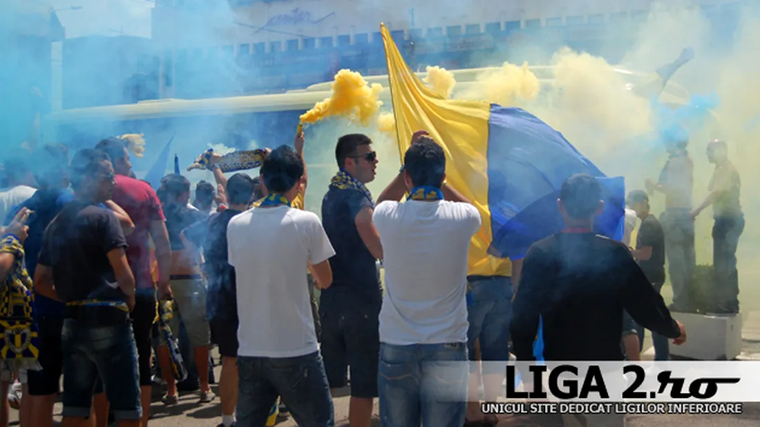 Petrolul a fost amendat** pentru petardele aruncate în teren de suporteri