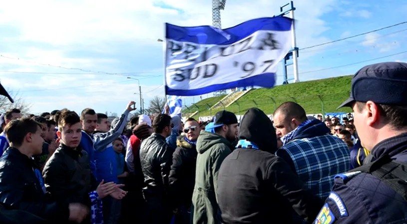 Suporterii echipei FC Universitatea Craiova** au protestat în fața stadionului