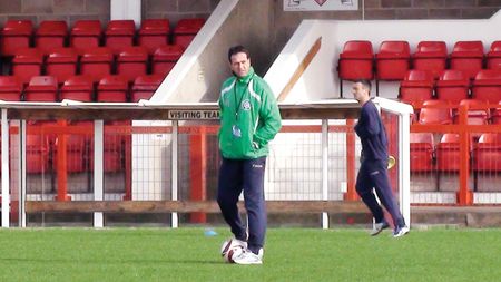 O mie de români pe „Anfield"