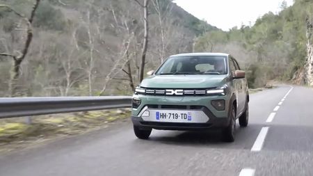 Americanii au văzut noua Dacia Spring şi au dat verdictul neaşteptat: „E o soluție minunată!”