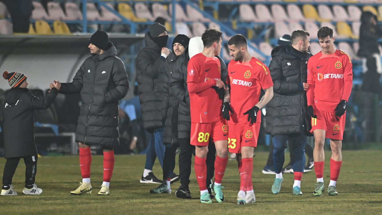 Gest grosolan al fotbalistului FCSB, chiar înainte să fie schimbat de Gigi Becali! Camerele TV au surprins totul în direct și imaginile sunt urâte