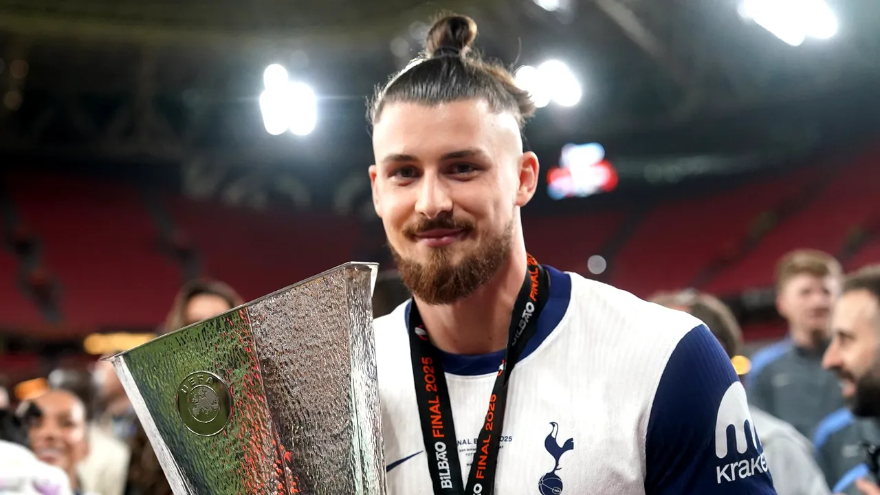 Radu Drăgușin s-a făcut om cu prima pentru câștigarea Europa League! Câți bani primește românul